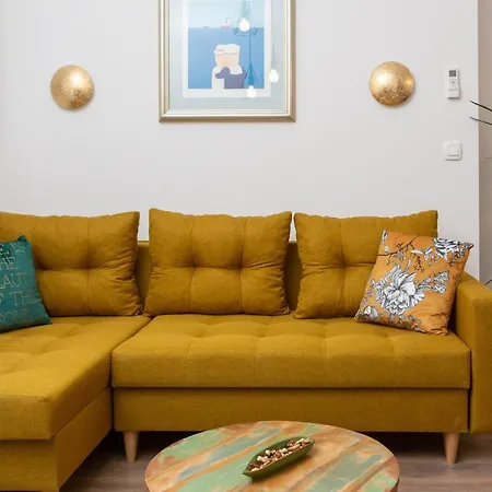 Luxury Toni With Patio In The Heart Of *