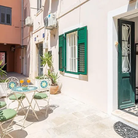 Luxury Toni With Patio In The Heart Of 아파트 *