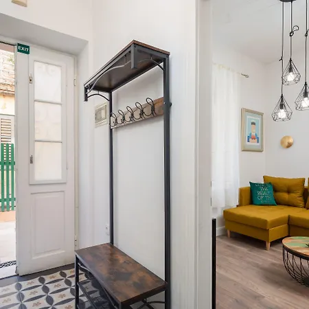 Luxury Toni With Patio In The Heart Of 아파트