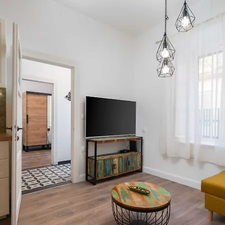 Luxury Toni With Patio In The Heart Of 아파트 *