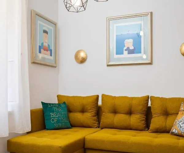 Luxury Toni With Patio In The Heart Of Apartament *
